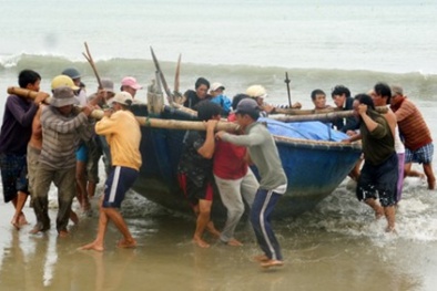 Bão số 11: Tâm bão gió giật cấp 14